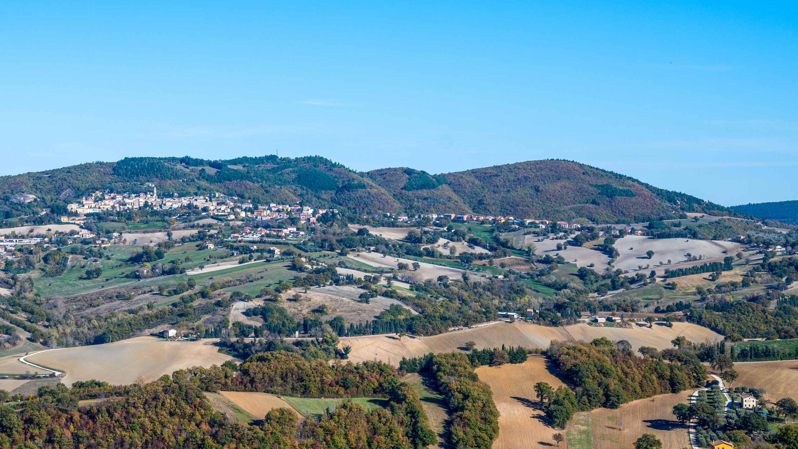 Poggio San Vicino panoramica paesaggio